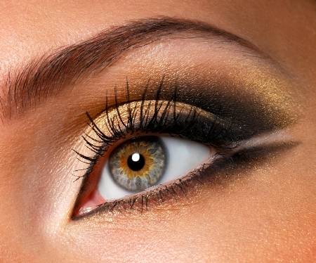 Effective golden-brown make-up