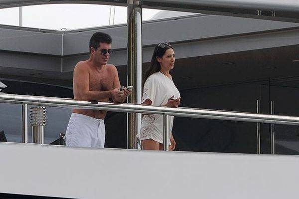 Simon Cowell enjoying his holidays in St Barth's on the yacht 'Slipstream' with some friends-797617