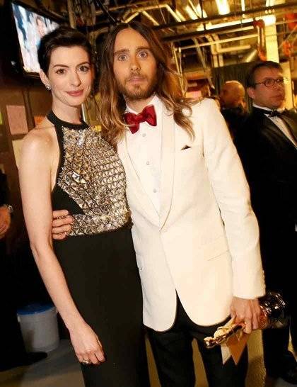 anne-hathaway-jared-leto-oscars-2014-backstage-getty_GA