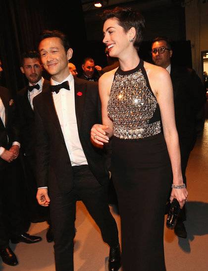 joseph-gordon-levitt-anne-hathaway-oscars-2014-backstage-getty_GA