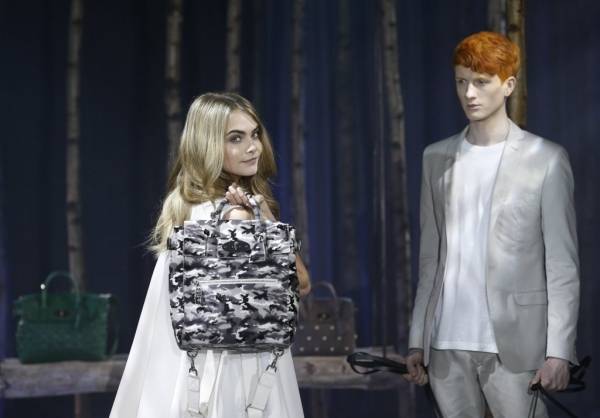 cara-delevingne-by-mulberry-1392652119-27272