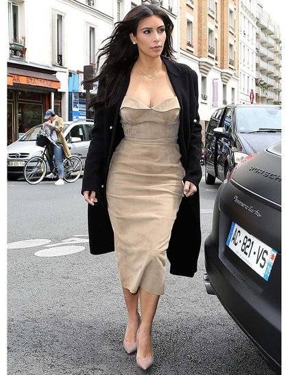 kim-kardashian-arrives-at-the-maison-martin-margiela-showroom-on-may-21-2014-in-paris-france-getty_GA