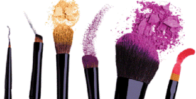 Декоративните четки се неопходни за добра шминка