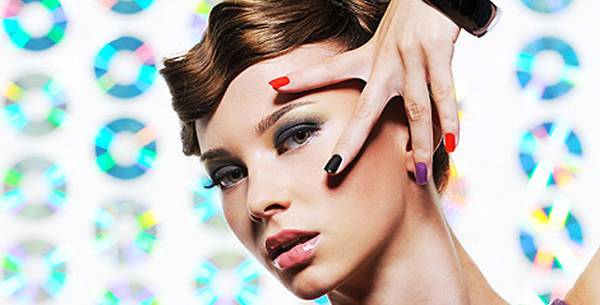 Како побрзо да го исушите лакот за нокти?