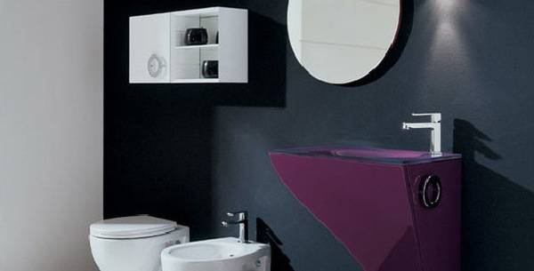 Виолетово – црно во бањата!