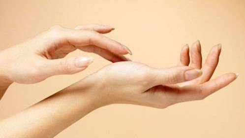 Бадемово масло – најдобра нега за рацете