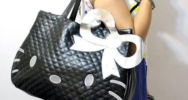 Со голема чанта побрзо стареете