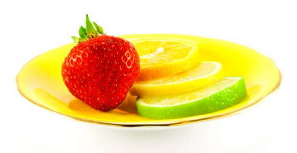 Јагоди и лимон за мрсна кожа