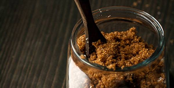 Природен пилинг од бадем и кафен шеќер