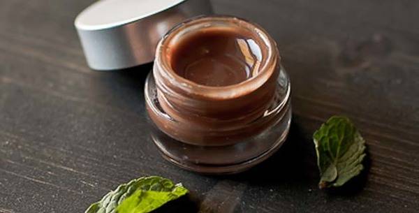 Домашен сјај за усни од чоколада