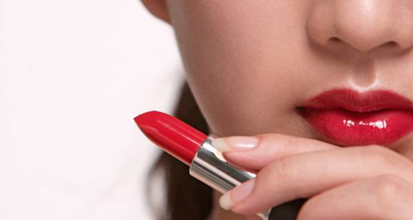 Ви ја откриваме тајната за совршено нанесен кармин…