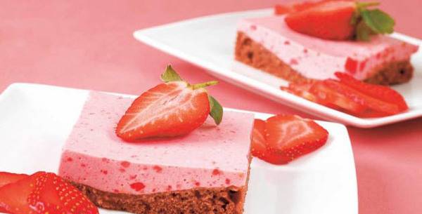 Колач со јагоди