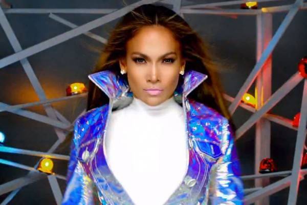 Експлозија од секси движења и бои во новиот спот на Џеј Ло