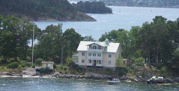 Куќа покрај море…