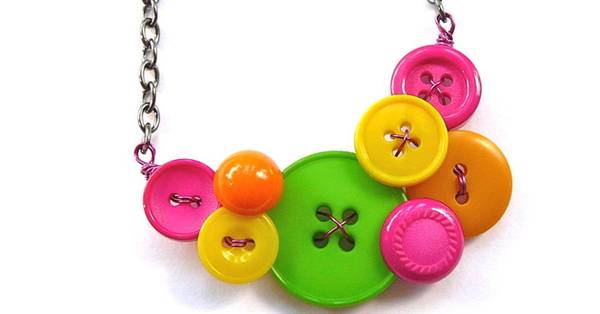 Уникатен накит од старите копчиња