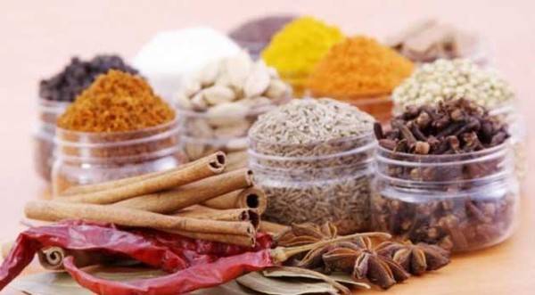 Како да ја поминете зимата без настинка и без да ги зголемите килограмите?