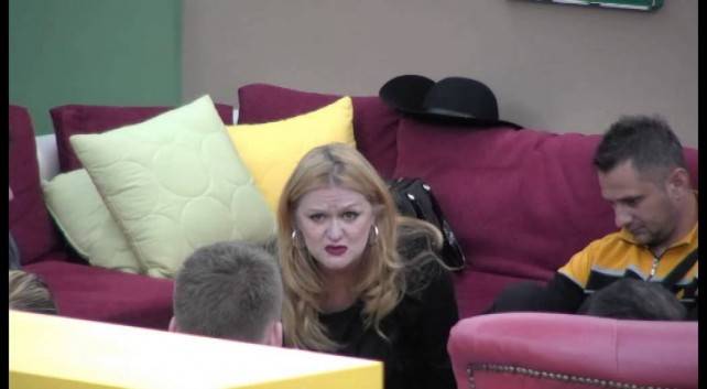 Изненадување, Весна Бејбе влегува во НИА