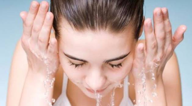 Колку старее кожата доколку не ја отстранувате шминката навечер?