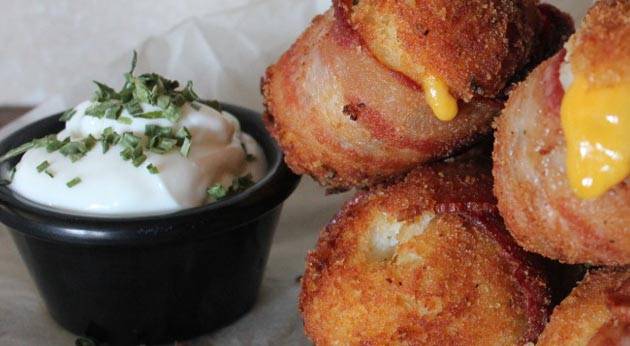 Печен компир полнет со сланина и кашкавал