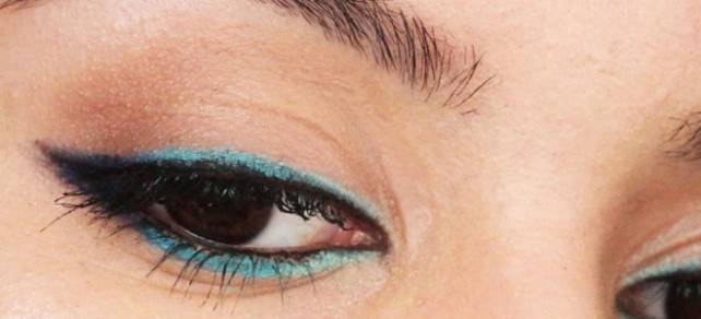 Која боја на ајлајнер најдобро ги истакнува вашите очи