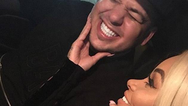 Старлетата Блек Чајна се вери со Роб Кардашијан