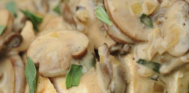 Салата со шампињони и пилешко