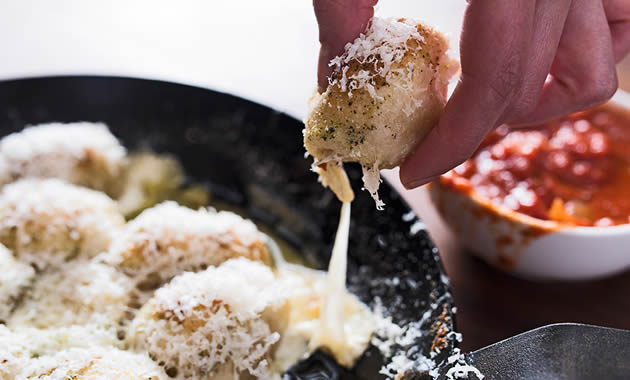 Готови за 15 минути: Топчиња со топено сирење