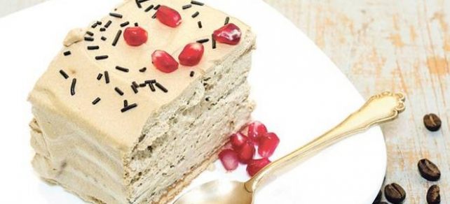 Торта со пудинг и бисквити