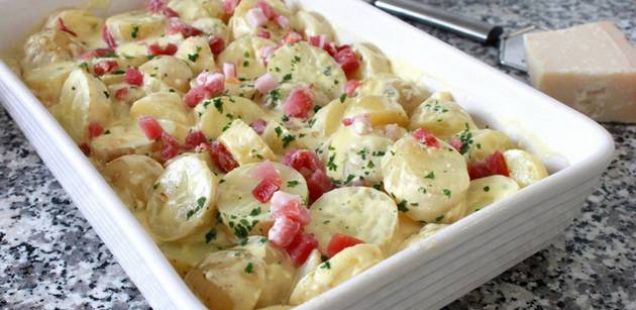 Компир Карбонара со топено сирење и сланина