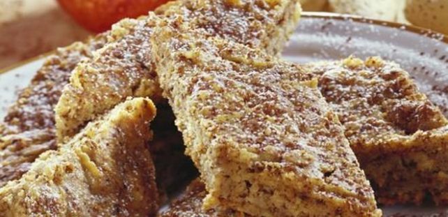 Колач со јаболки и ореви