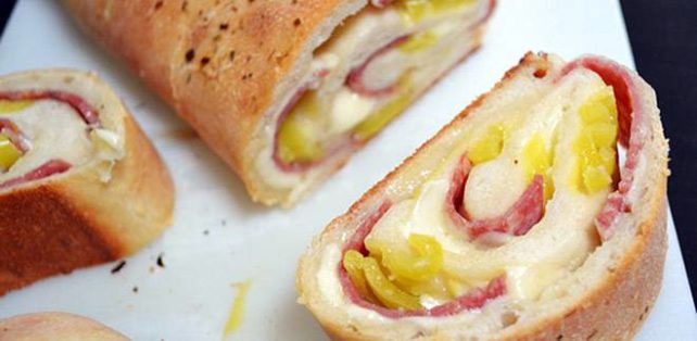 Пица – ролат: Неодоливо сочна и вкусна