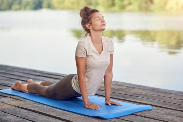 Обратни стомачни: Чудо од вежба, ги топи масните наслаги од грбот!