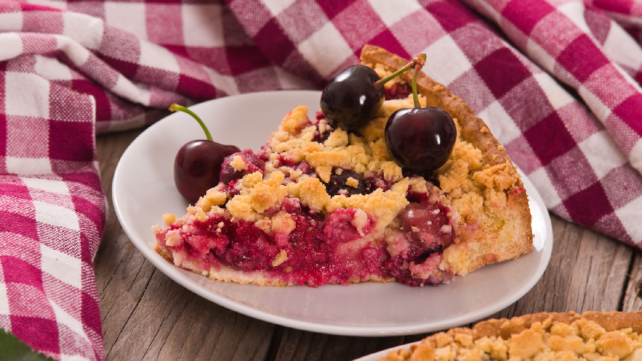 Посен колач со вишни