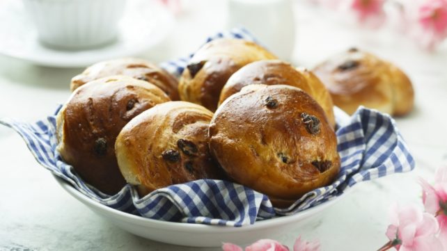 Меко пециво со суво грозје