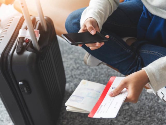 Авиокомпанијат ги тестира патниците на влез во авионот, резултати за десет минути!