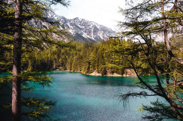 Неверојатно чудо од природата: Ова фасцинантно езеро крие интересна тајна!