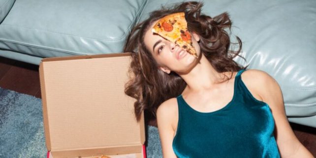 Престанете да јадете брзо: Лоша навика што може да предизвика многу проблеми!