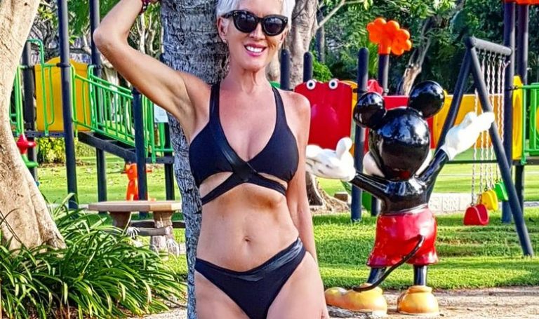 ФОТО: НИКОГАШ НЕМА ДА ПОГОДИТЕ КОЛКУ ГОДИНИ ИМА ОВАА ЖЕНА „Морам постојано да ги потсетувам младите дека сум доволно стара за да им бидам мајка“