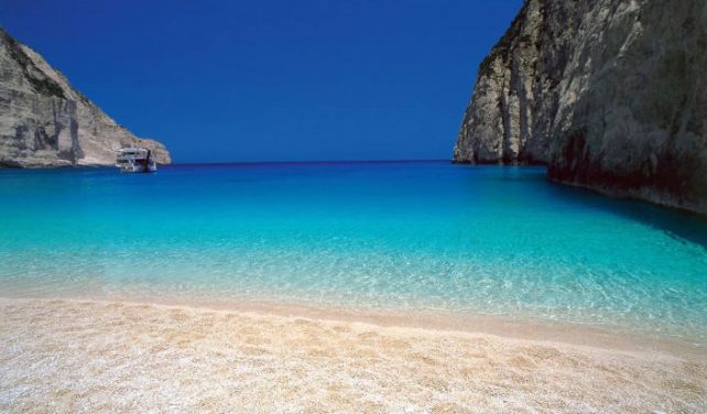 4 плажи кои треба да ги посетите откако ќе помине летната сезона!