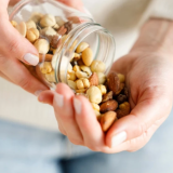 Совршен извор на протеини:Јаткастите плодови обезбедуваат многу здравствени придобивки ако се консумираат редовно