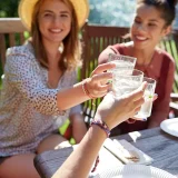 На овие начини може да го одржите телото хидрирано за време на жешките летни денови