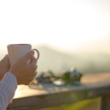 Кофеинот веднаш по будењето нагло го зголемува нивото на хормоните на стрес