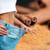 МАГИЧЕН НАПИТОК: Циметот ги топи килограмите