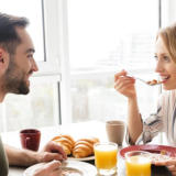 Ова е најздравиот појадок на светот: Го намалува холестеролот, го регулира шеќерот и го поттикнува слабеењето!