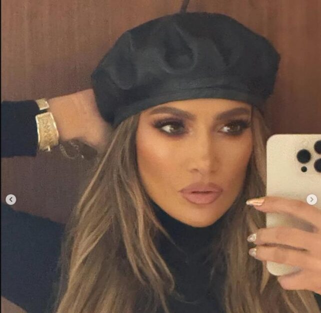 Мажите полудуваат од глетката на згодната латино дива, таа не престанува да ги поместува границите по разводот (ФОТО)