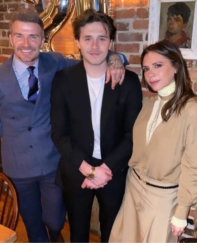 Бруклин Бекам ги избегнува прашањата на новинарите за Викторија, семејните односи остануваат затегнати